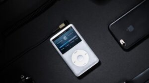 Apple dice adiós al iPod tras 20 años; esperará que se agote última versión